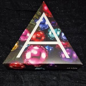 Avon 4-Piece Gift Set In "A" Triangular Ornament Gift Box Accents